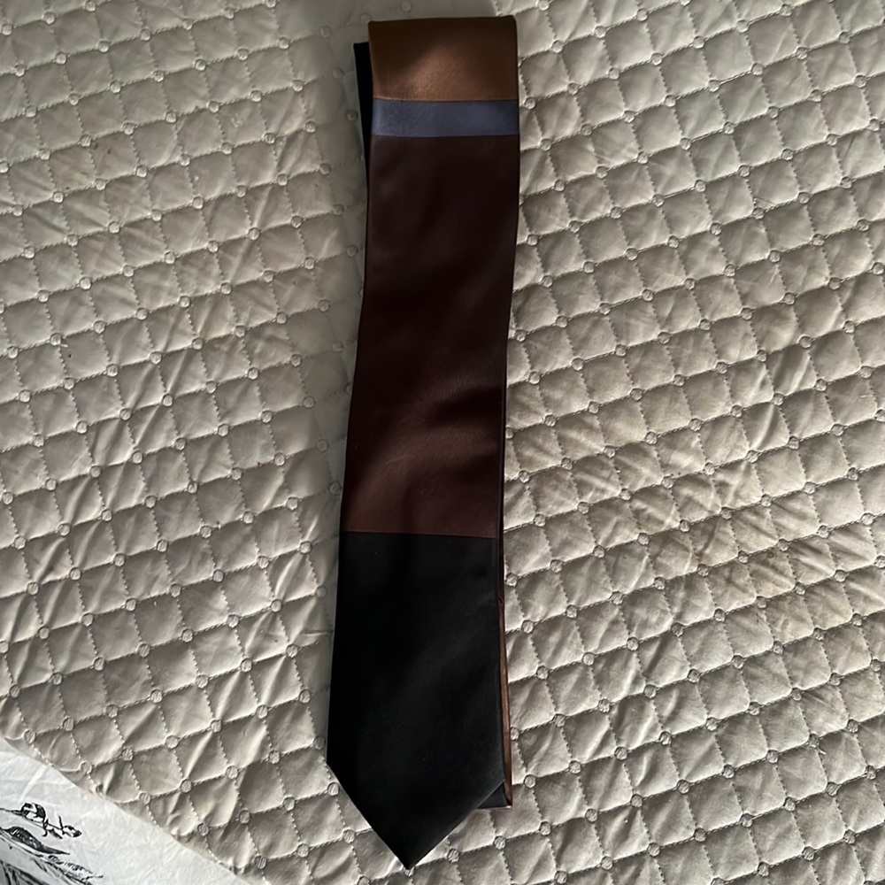 Kenneth Cole New York slim tie